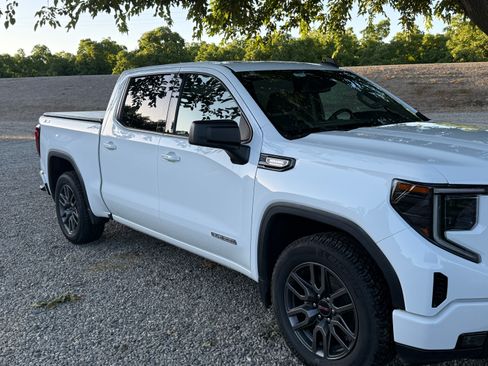 Used 2022 GMC Sierra 1500 Elevation w/ X31 Off-Road Package AWD/4WD image 10