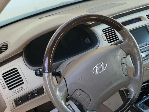 Used 2009 Hyundai Azera Limited w/ Ultimate Navigation Pkg 4 image 2