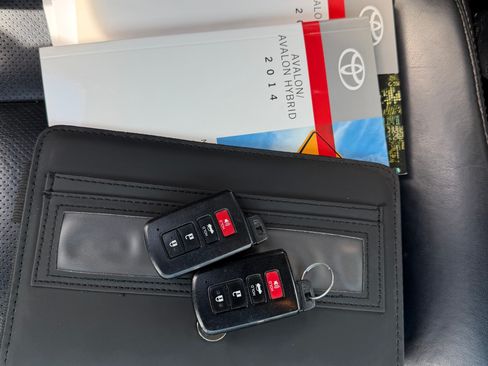 Used 2014 Toyota Avalon Limited image 10