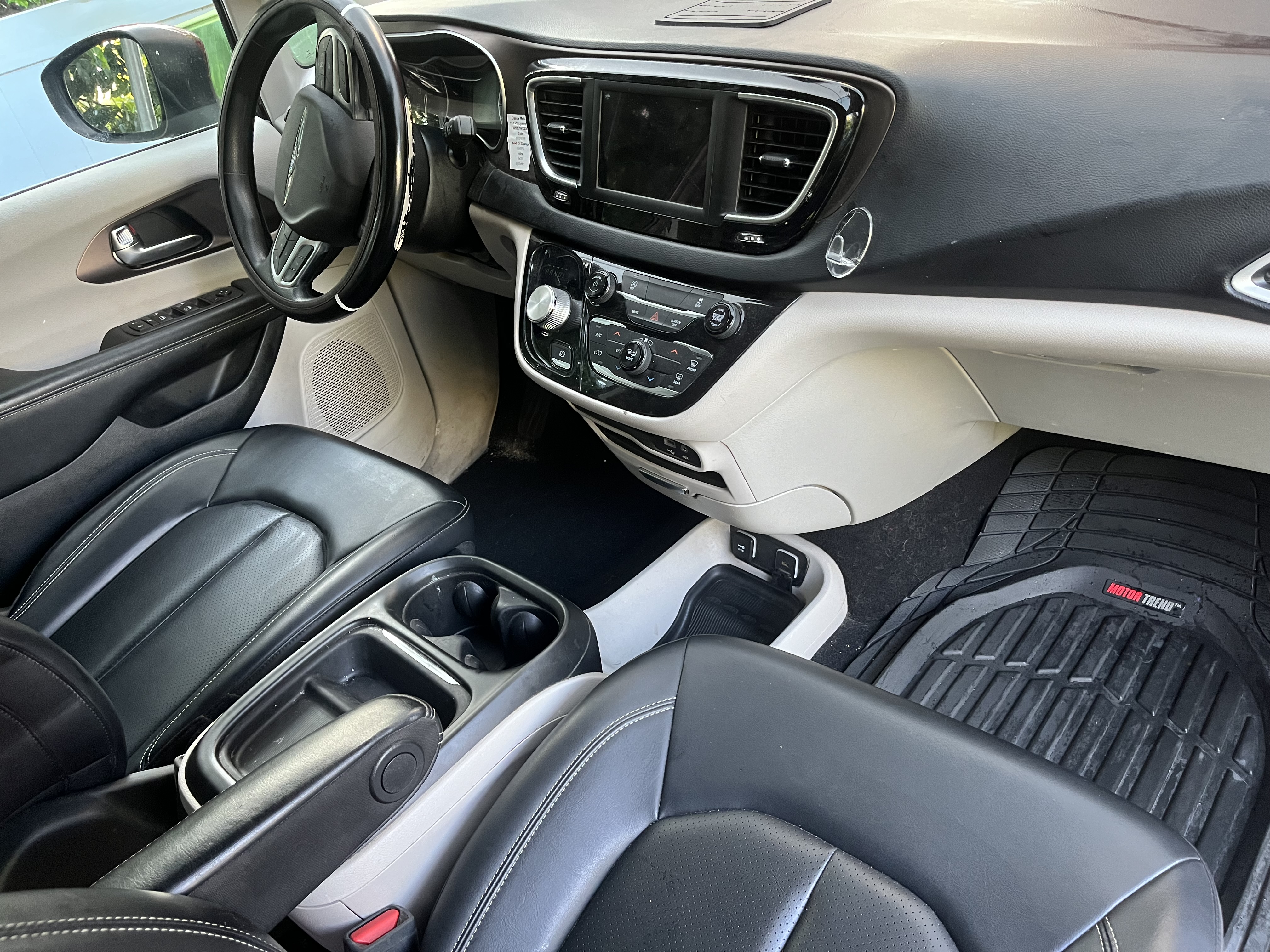 Used 2020 Chrysler Voyager Lxi FWD image 6