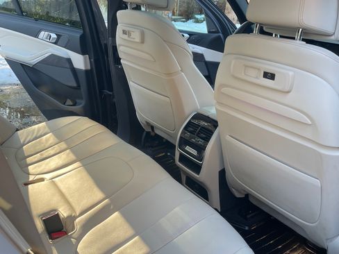 Used 2021 BMW X5 xDrive40i w/ M Sport Package image 15