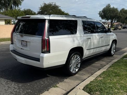 Used 2018 Cadillac Escalade ESV Platinum image 9