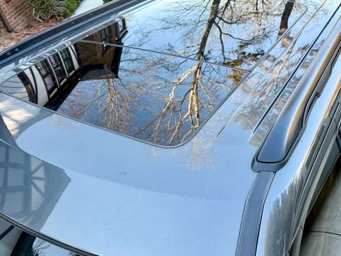 Used 2019 Ford Explorer XLT w/ Equipment Group 202A image 10