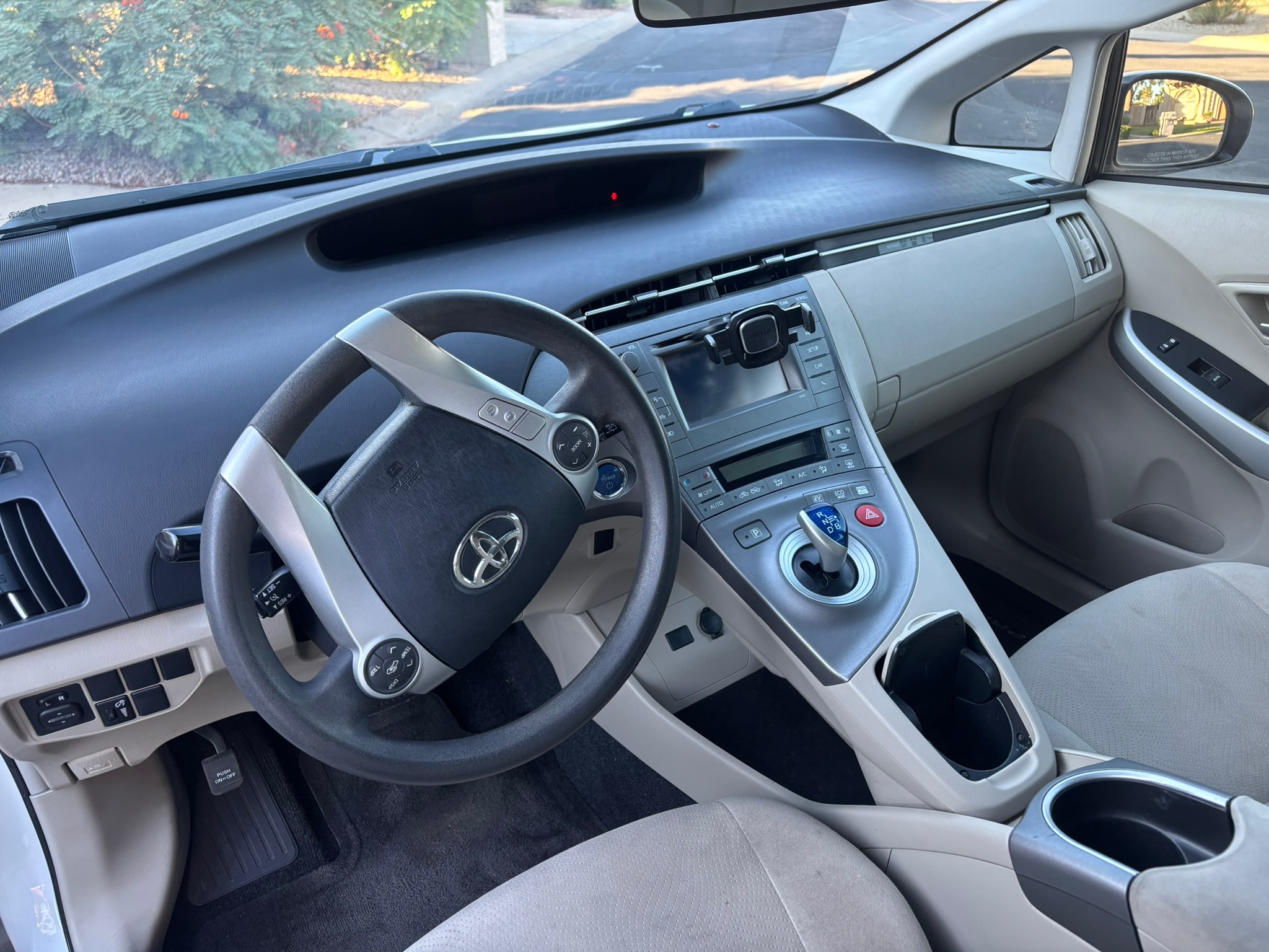 Used 2014 Toyota Prius Two w/ Preferred Accessory Package FWD image 12