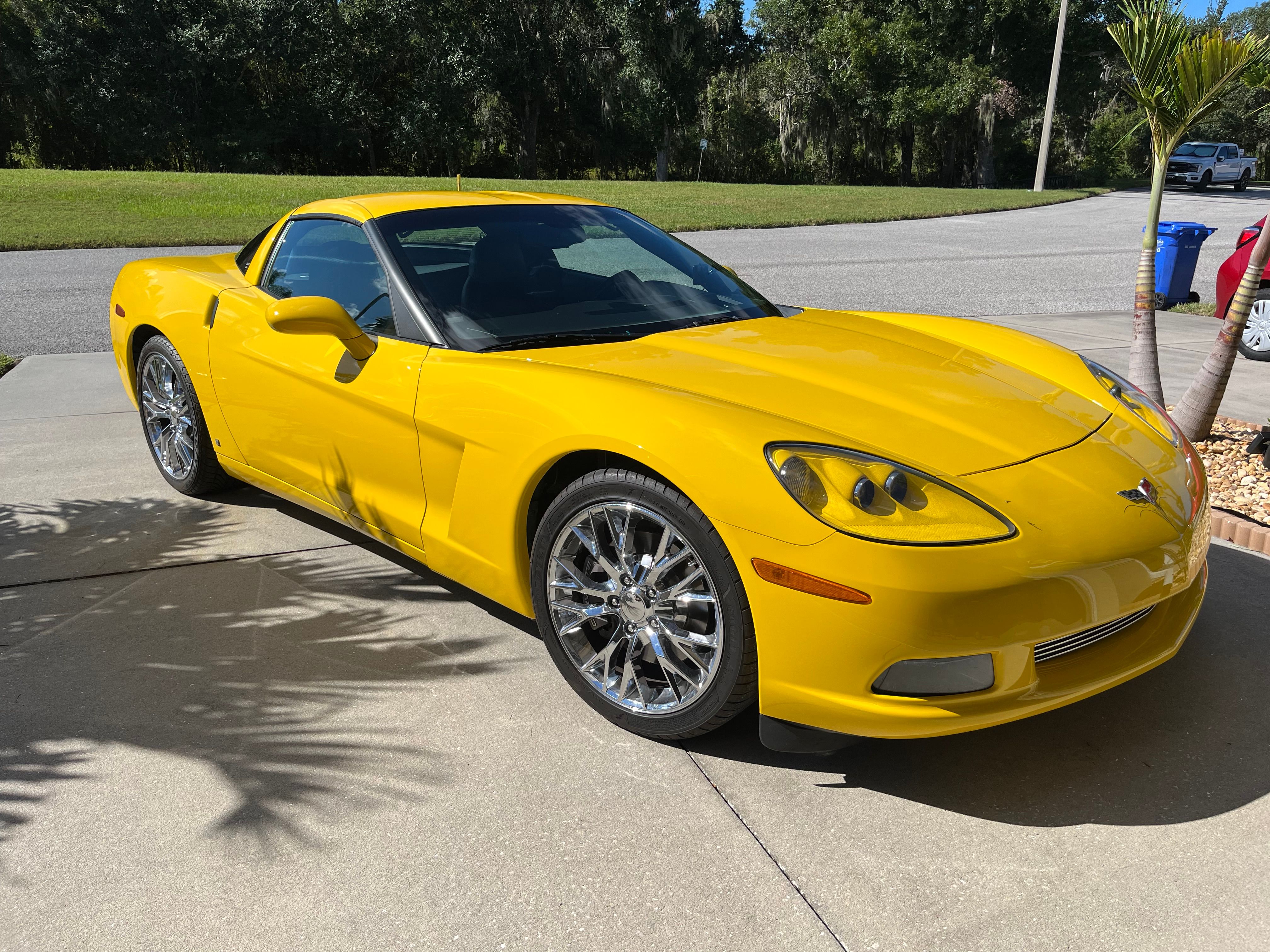 Used 2007 Chevrolet Corvette Coupe w/ Preferred Equipment Group RWD image 2