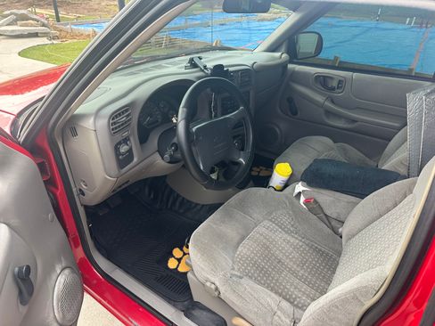 Used 1998 Chevrolet S10 Pickup 2WD Regular Cab w/ Preferred Equipment Group image 4