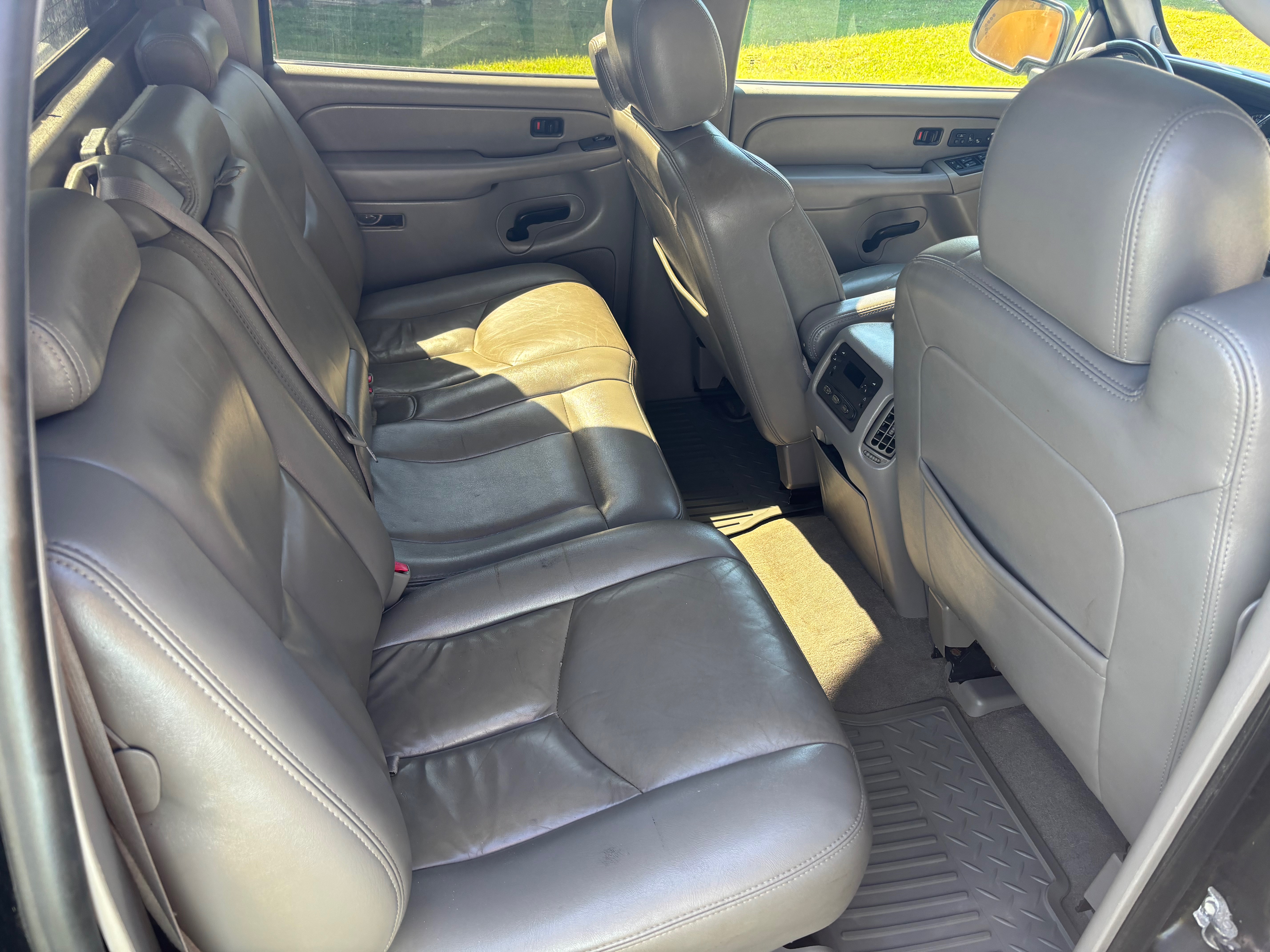 Used 2005 Chevrolet Avalanche Z71 w/ Sun And Sound Package AWD/4WD image 8