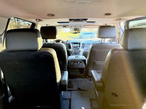 Used 2020 GMC Yukon XL Denali w/ Denali Premium Package image 13