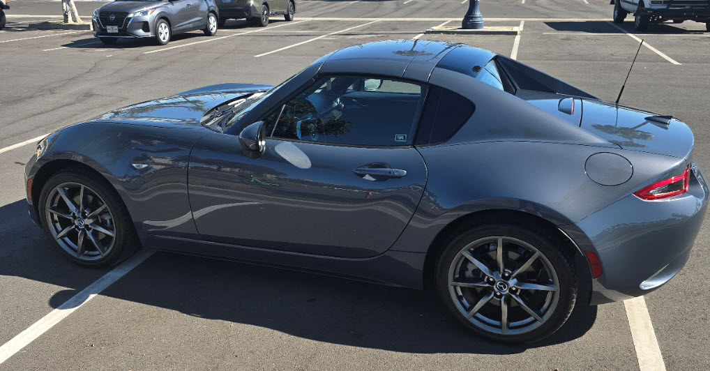 Used 2021 MAZDA MX-5 Miata RF Grand Touring RWD image 2