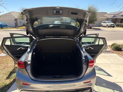 Used 2017 INFINITI QX30 Premium w/ Navigation Package image 13