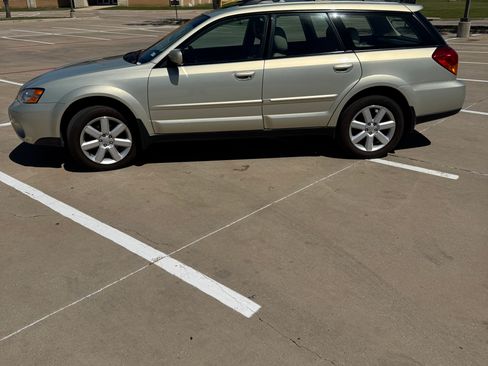 Used 2006 Subaru Outback 2.5i Limited image 6