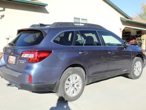 Used 2017 Subaru Outback 2.5i Premium image 2