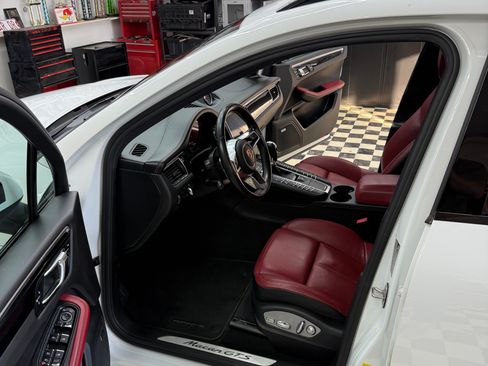 Used 2018 Porsche Macan GTS image 10