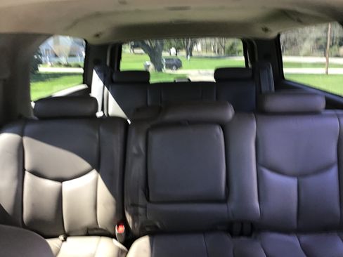 Used 2005 Chevrolet Suburban Z71 w/ Preferred Equipment Group image 11