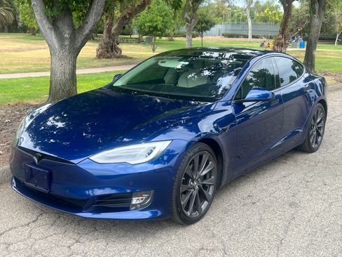 Used 2018 Tesla Model S 100D AWD/4WD image 1