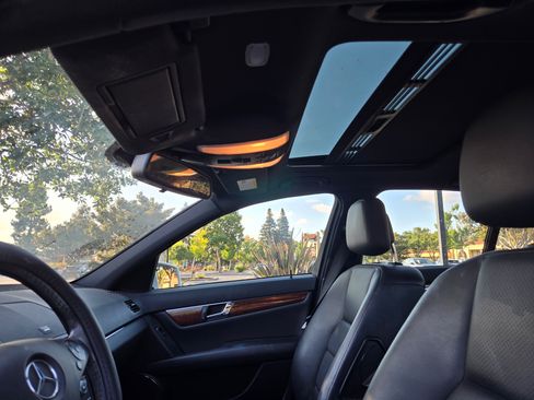 Used 2010 Mercedes-Benz C 300 Sedan image 11