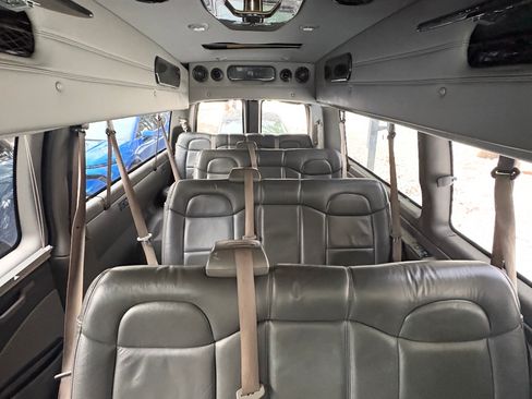 Used 2017 GMC Savana 3500 LT w/ LT Preferred Equipment Group image 6