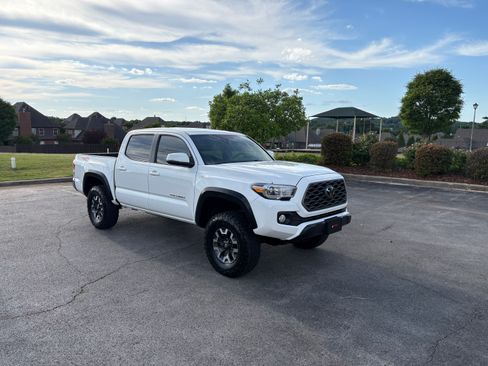 Used 2020 Toyota Tacoma TRD Off-Road AWD/4WD image 2