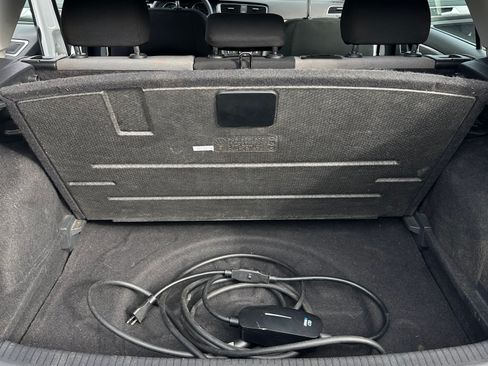 Used 2016 Volkswagen e-Golf SE w/ DC Fast Charging Package image 11