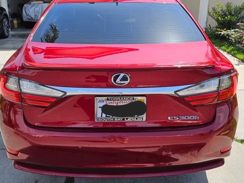 Used 2017 Lexus ES 300h image 10