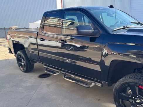 Used 2018 Chevrolet Silverado 1500 LT w/ Redline Edition image 9
