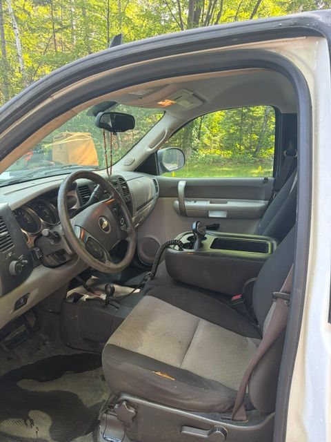 Used 2009 Chevrolet Silverado 2500 W/T w/ Snow Plow Prep Package AWD/4WD image 9