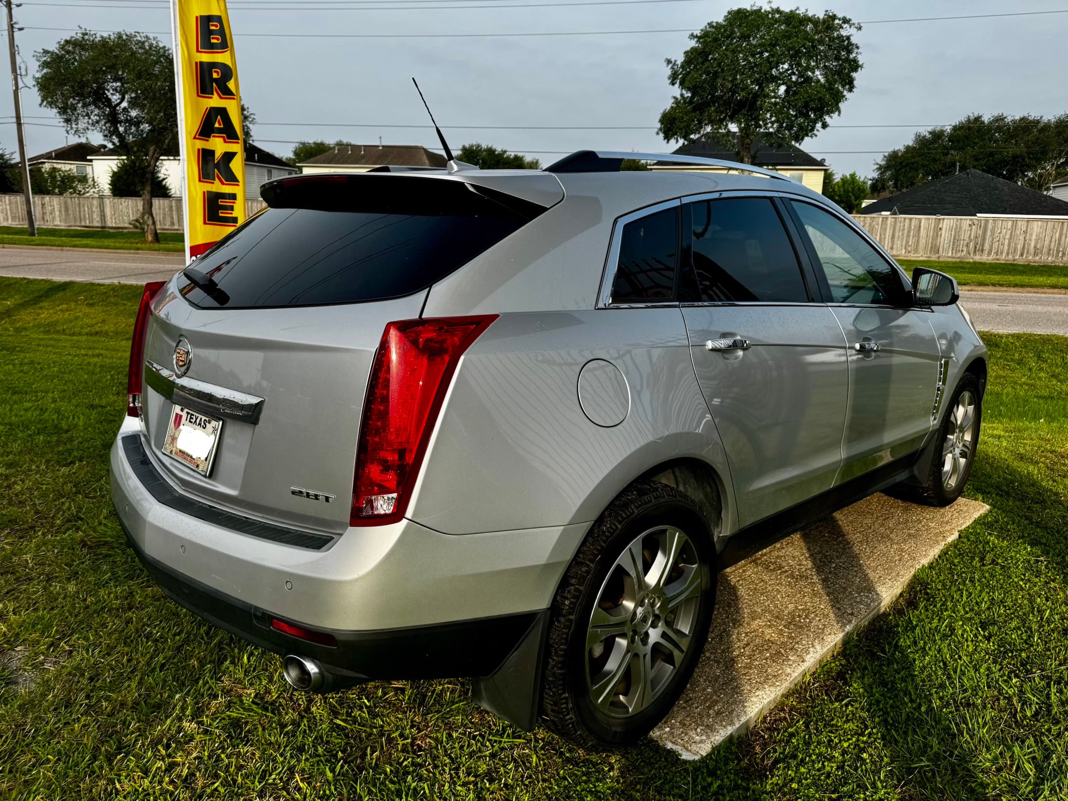 Used 2011 Cadillac SRX Premium AWD/4WD image 2