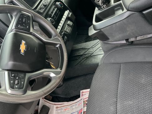 Used 2022 Chevrolet Silverado 2500 Custom w/ Custom Value Package image 18