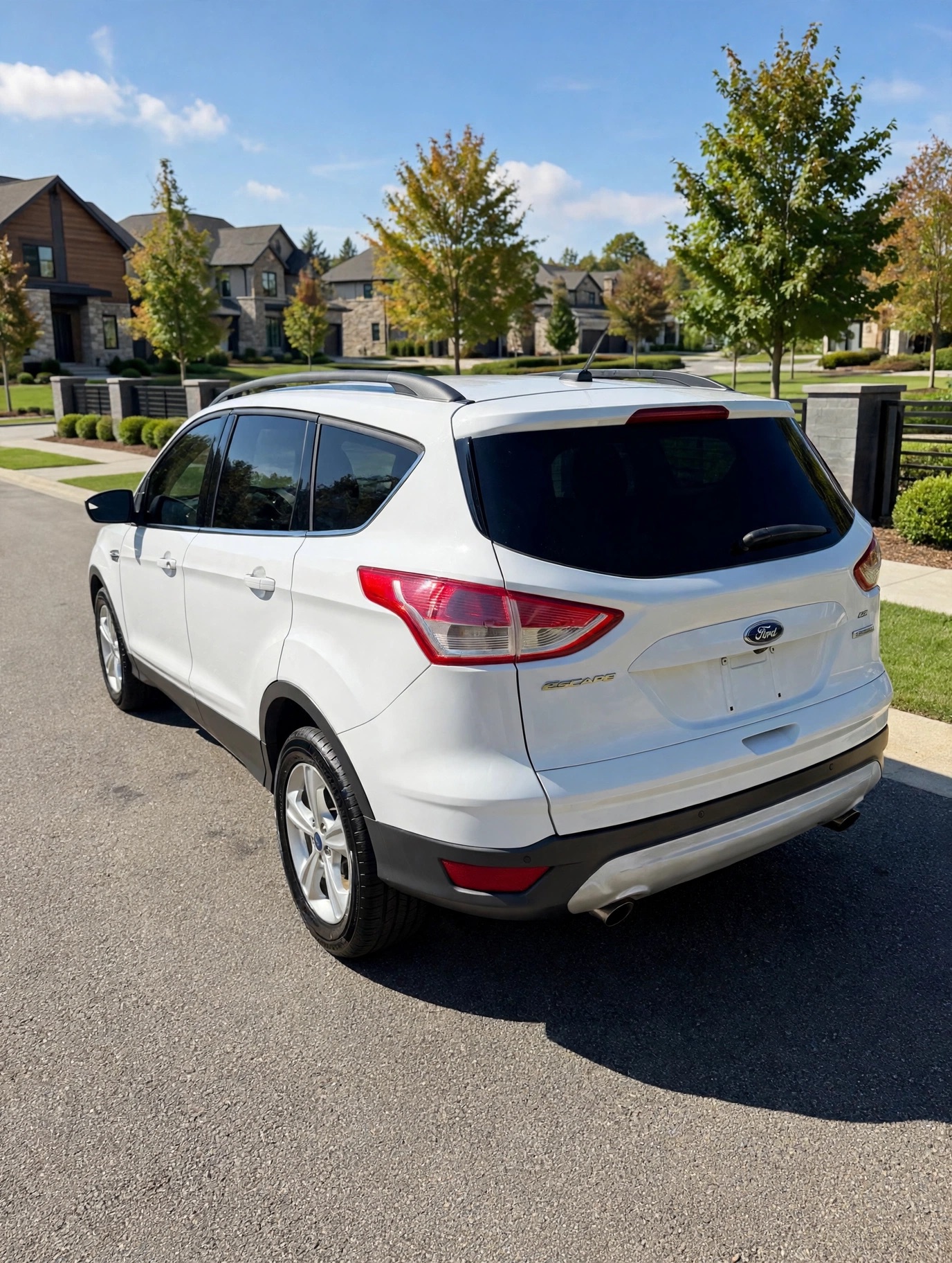 Used 2016 Ford Escape SE w/ Equipment Group 201A FWD image 4