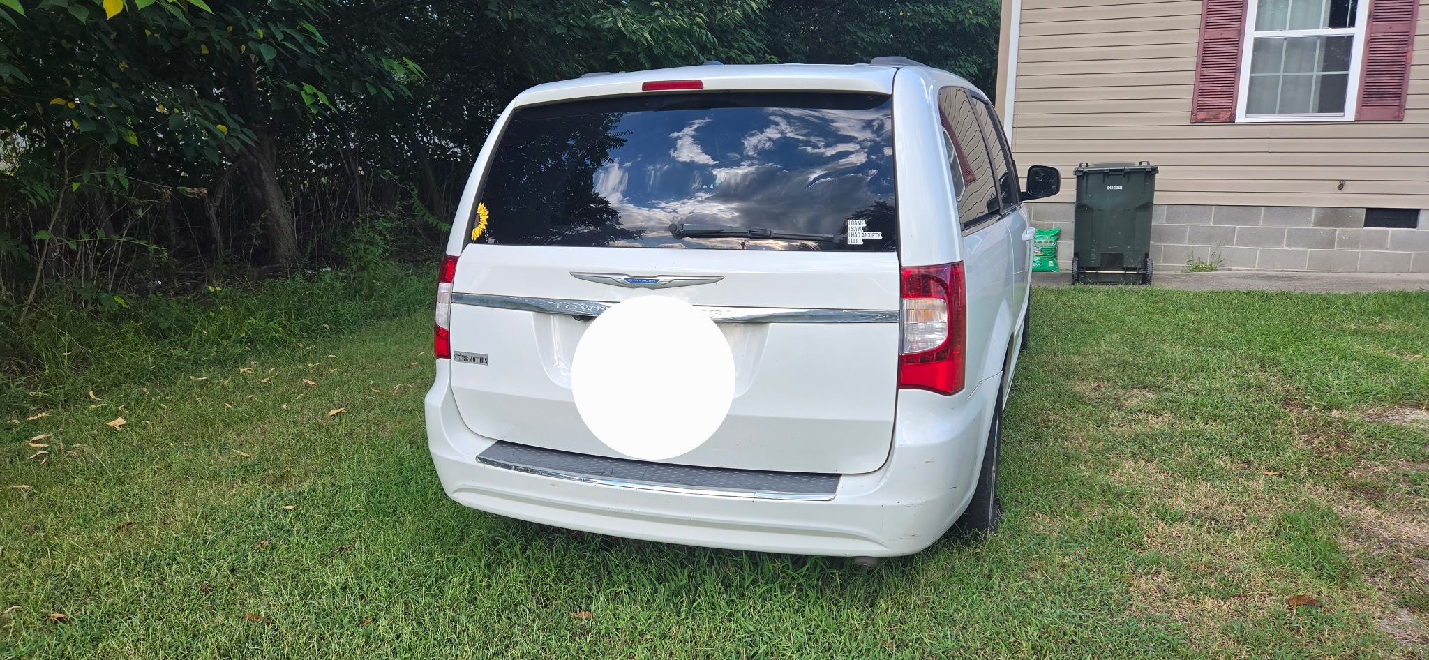 Used 2015 Chrysler Town & Country LX FWD image 2
