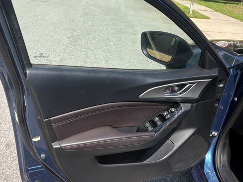 Used 2018 MAZDA MAZDA3 Touring image 19