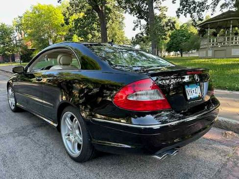 Used 2009 Mercedes-Benz CLK 550 Coupe image 5