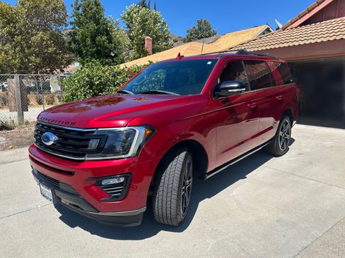 Used 2019 Ford Expedition Limited w/ Equipment Group 303A AWD/4WD image 2