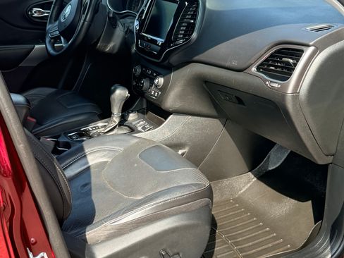 Used 2019 Jeep Cherokee Limited AWD/4WD image 23