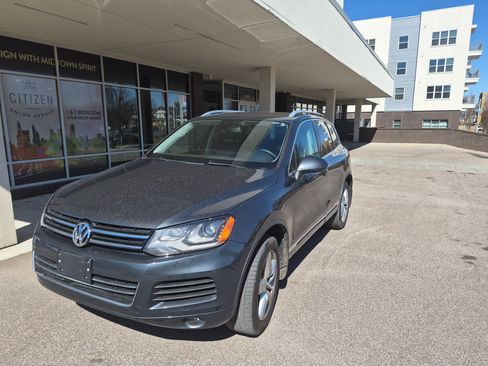 Used 2013 Volkswagen Touareg VR6 image 1