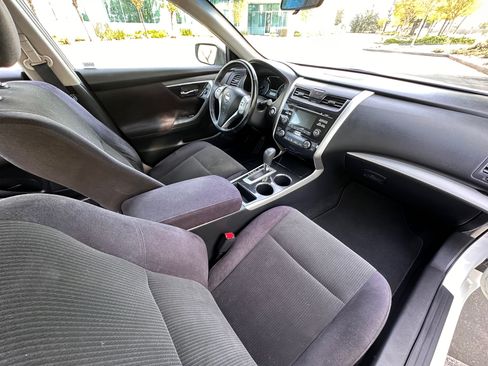 Used 2013 Nissan Altima 2.5 SV image 15