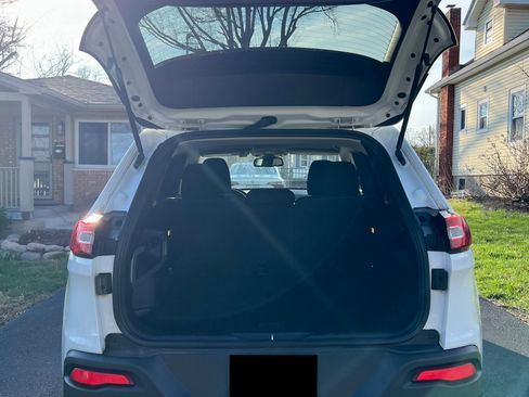 Used 2016 Jeep Cherokee Latitude w/ Cold Weather Group image 26