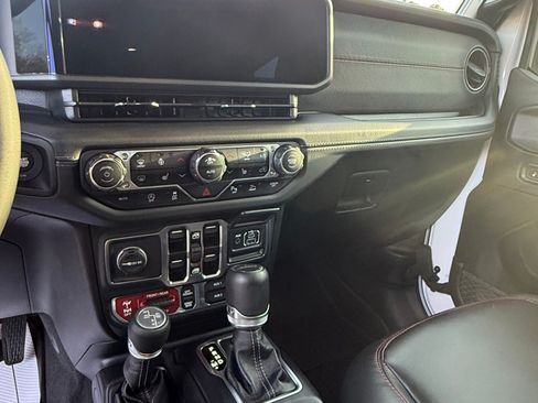Used 2025 Jeep Gladiator Rubicon image 13