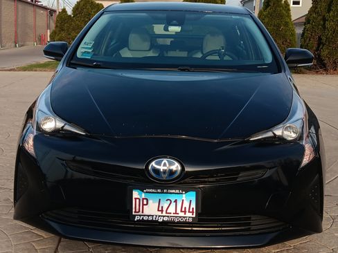 Used 2017 Toyota Prius One image 9