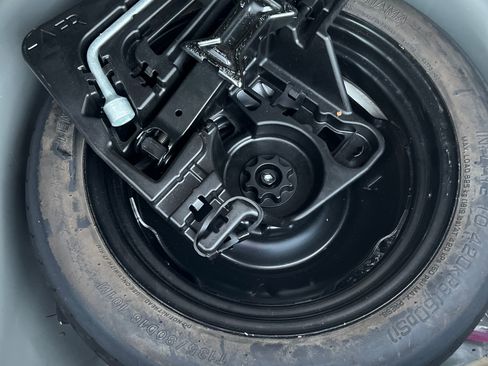 Used 2015 Toyota Prius Two image 19