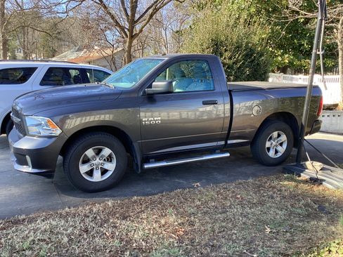 Used 2017 RAM 1500 Express image 1