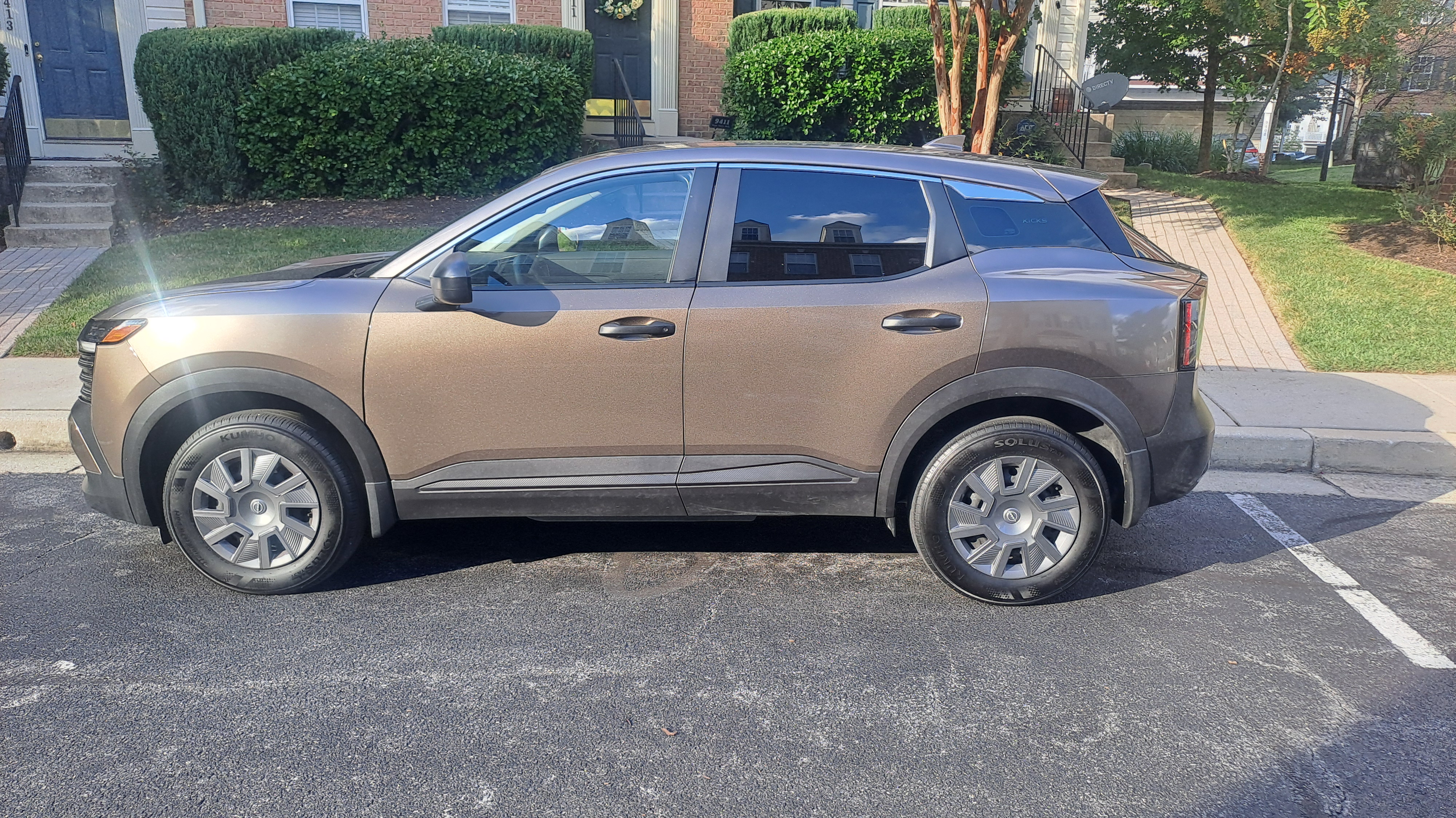 Used 2025 Nissan Kicks S w/ Charging Package FWD image 13