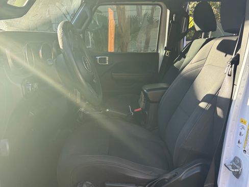 Used 2018 Jeep Wrangler Unlimited Sport image 9