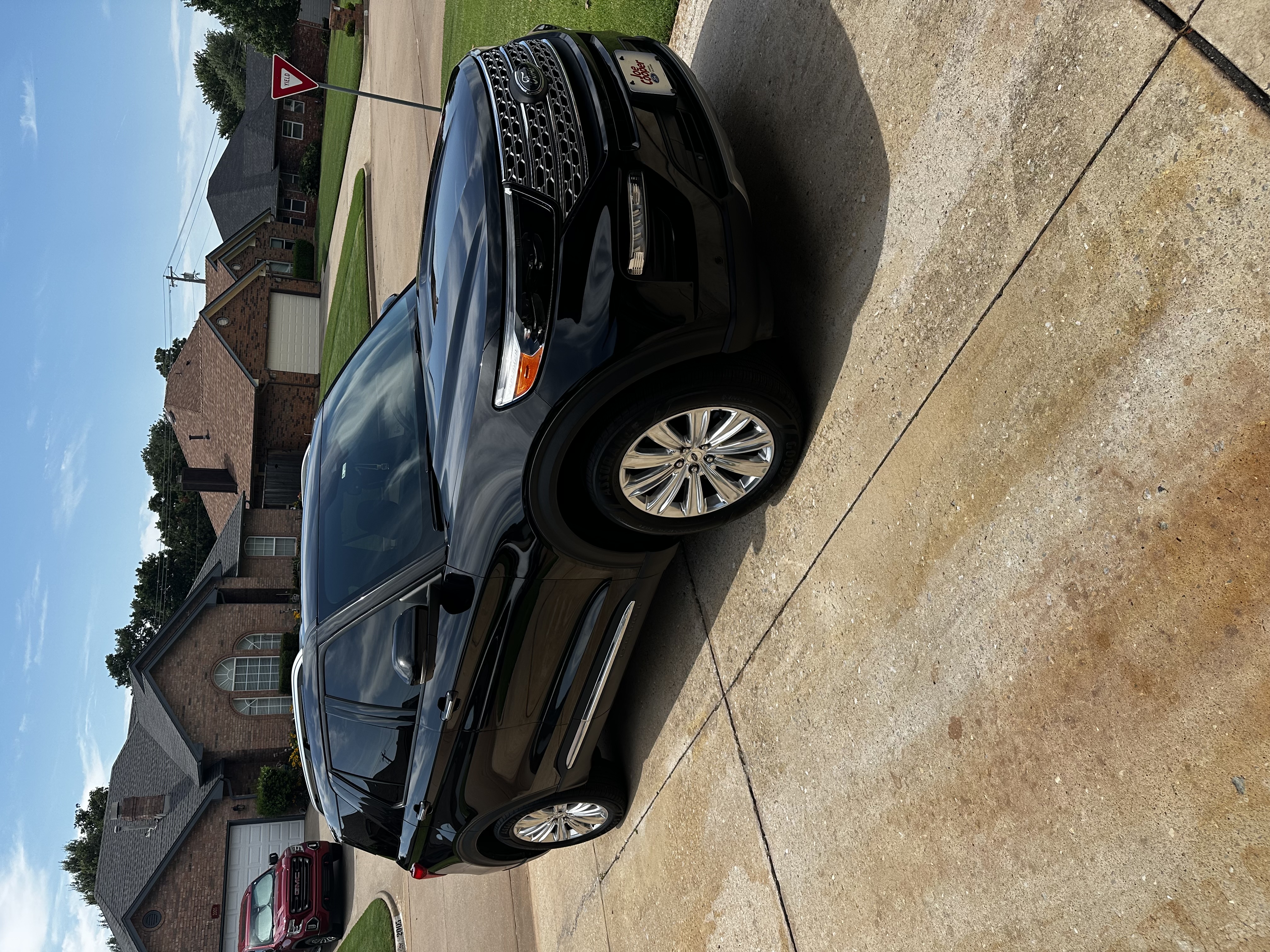 Used 2020 Ford Explorer Limited w/ Class III Trailer Tow Package AWD/4WD image 1