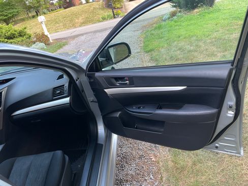 Used 2013 Subaru Legacy 2.5i Premium image 22