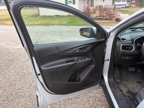 Used 2019 Chevrolet Equinox LT w/ Driver Convenience Package image 13