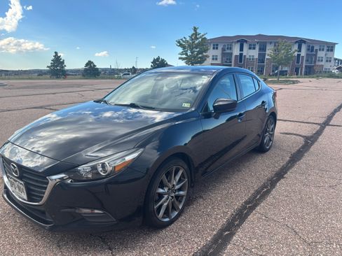Used 2018 MAZDA MAZDA3 Touring FWD image 1