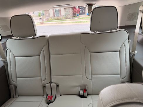 Used 2024 GMC Yukon Denali w/ Denali Reserve Package image 10