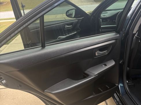 Used 2017 Toyota Camry SE FWD image 15