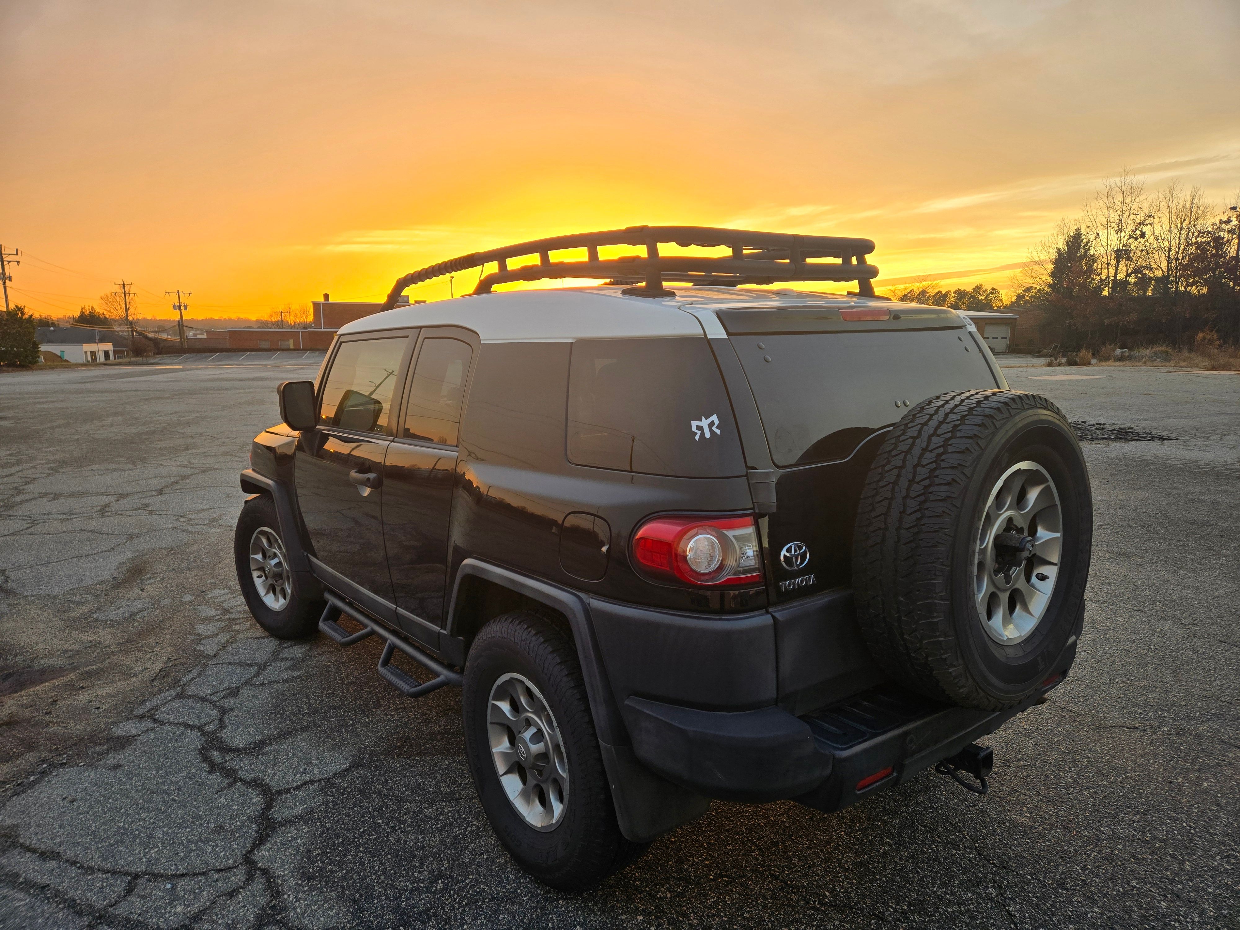 Used 2012 Toyota FJ Cruiser 2WD w/ Upgrade Pkg image 2